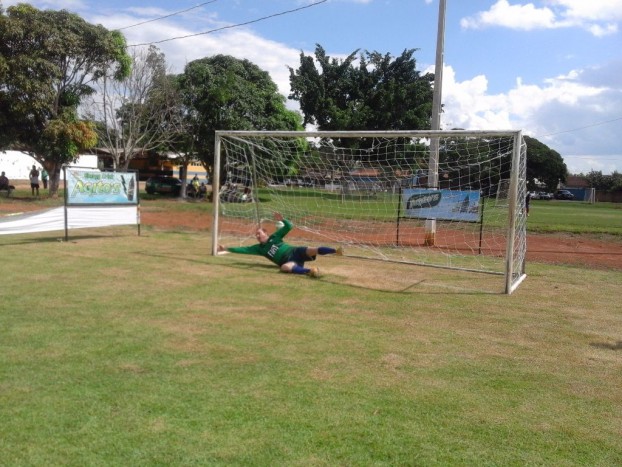 O veterinÃÂÂÂÃÂÂ¡rio Joca da Viola mostrou sua habilidade no gol (Foto: AABB)